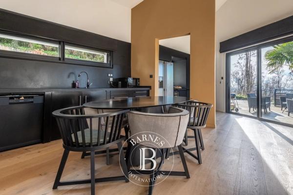 Limonest, Propriété 5 Chambres -  300 m² à vendre