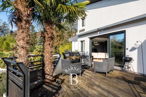 Limonest, Propriété 5 Chambres -  300 m² à vendre