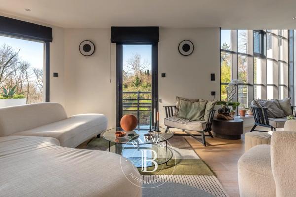 Limonest, Propriété 5 Chambres -  300 m² à vendre