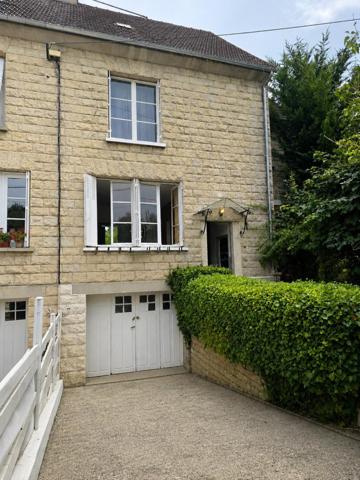 belle maison avec beaucoup de potentiel