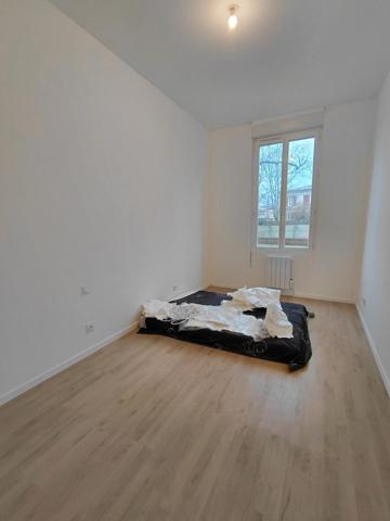 APPARTEMENT T3 RENOVE AVEC JARDIN D'ENVIRON 100 m² ET ANNEXE A RENOVER SUR TERRAIN DE 300 m²ET PLACES DE PARKING
