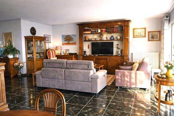 Toulon (83000) RARE Vue sur la Mer à Toulon Viager ou nue propriété occupé par une H 86 ans