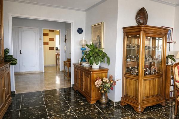 Toulon (83000) RARE Vue sur la Mer à Toulon Viager ou nue propriété occupé par une H 86 ans