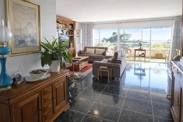 Toulon (83000) RARE Vue sur la Mer à Toulon Viager ou nue propriété occupé par une H 86 ans