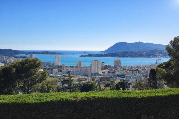 Toulon (83000) RARE Vue sur la Mer à Toulon Viager ou nue propriété occupé par une H 86 ans