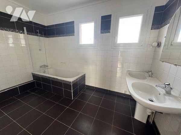 A vendre Immeuble à MELLAC (29)

Immeuble situé au bourg de Mellac comprenant trois logements...