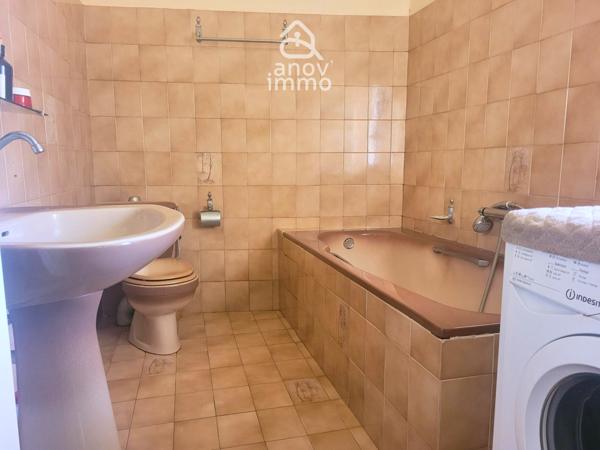 Propriete
                                                                                                                                                                                                                                                                                                                        8 pièce(s)                                                                                                                                                                                                          5 chambre(s)                                                                                                                                                                                                          270  m²
