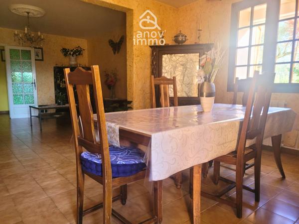 Propriete
                                                                                                                                                                                                                                                                                                                        8 pièce(s)                                                                                                                                                                                                          5 chambre(s)                                                                                                                                                                                                          270  m²