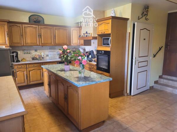Propriete
                                                                                                                                                                                                                                                                                                                        8 pièce(s)                                                                                                                                                                                                          5 chambre(s)                                                                                                                                                                                                          270  m²