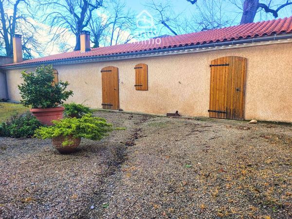 Propriete
                                                                                                                                                                                                                                                                                                                        8 pièce(s)                                                                                                                                                                                                          5 chambre(s)                                                                                                                                                                                                          270  m²