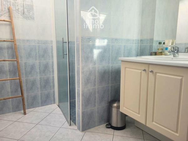 Propriete
                                                                                                                                                                                                                                                                                                                        8 pièce(s)                                                                                                                                                                                                          5 chambre(s)                                                                                                                                                                                                          270  m²