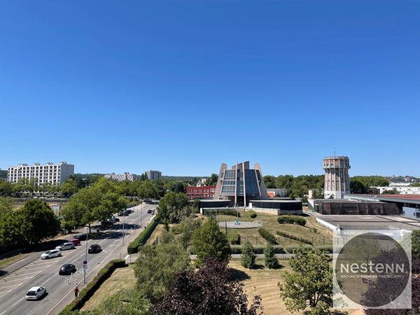Dernier étage avec ascenseur - T4 lumineux de 82,93 m² avec vue dégagée et 2 stationnements
