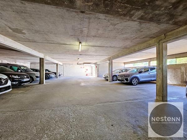 Dernier étage avec ascenseur - T4 lumineux de 82,93 m² avec vue dégagée et 2 stationnements