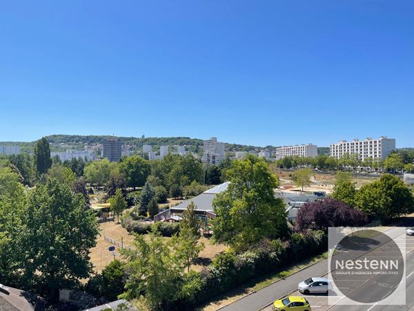 Dernier étage avec ascenseur - T4 lumineux de 82,93 m² avec vue dégagée et 2 stationnements
