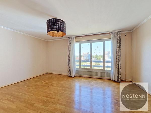 Dernier étage avec ascenseur - T4 lumineux de 82,93 m² avec vue dégagée et 2 stationnements
