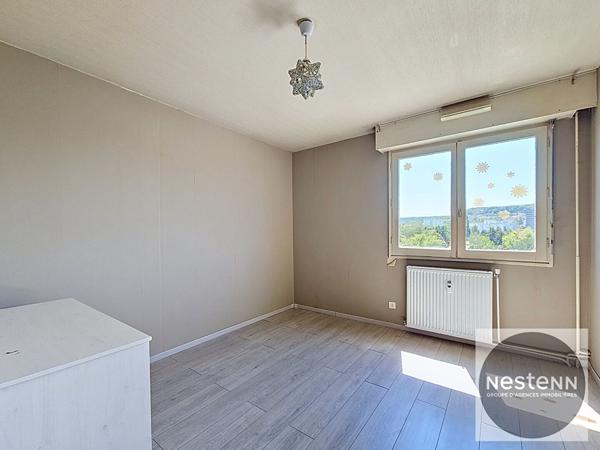 Dernier étage avec ascenseur - T4 lumineux de 82,93 m² avec vue dégagée et 2 stationnements