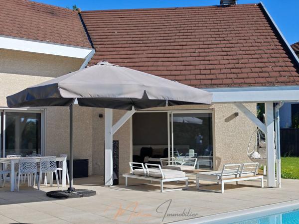 Maison 8 pièces 191m² à vendre à Échenevex 01170 À VENDRE – ÉCHENEVEX – MAISON FAMILIALE DE 191 M² DANS UN CADRE CHAMPÊTRE AVEC PISCINE CHAUFFÉE