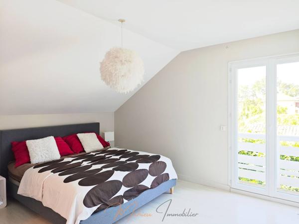 Maison 8 pièces 191m² à vendre à Échenevex 01170 À VENDRE – ÉCHENEVEX – MAISON FAMILIALE DE 191 M² DANS UN CADRE CHAMPÊTRE AVEC PISCINE CHAUFFÉE