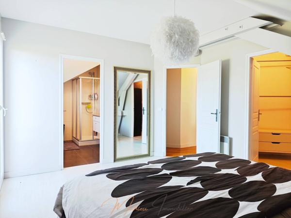 Maison 8 pièces 191m² à vendre à Échenevex 01170 À VENDRE – ÉCHENEVEX – MAISON FAMILIALE DE 191 M² DANS UN CADRE CHAMPÊTRE AVEC PISCINE CHAUFFÉE
