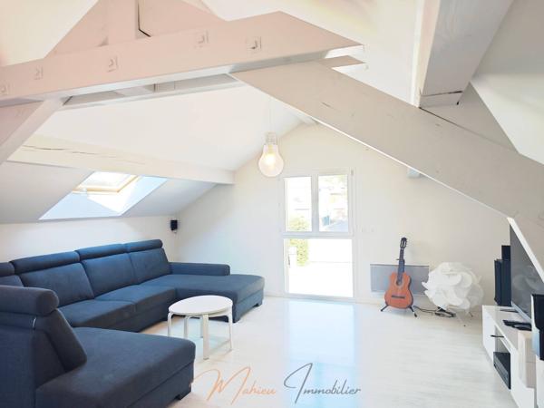 Maison 8 pièces 191m² à vendre à Échenevex 01170 À VENDRE – ÉCHENEVEX – MAISON FAMILIALE DE 191 M² DANS UN CADRE CHAMPÊTRE AVEC PISCINE CHAUFFÉE