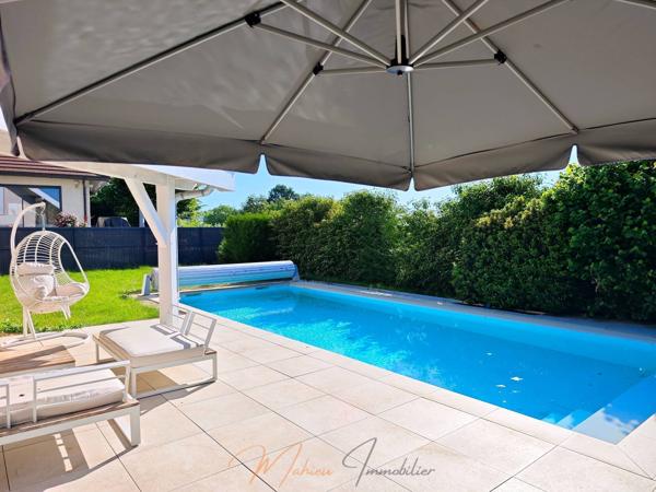 Maison 8 pièces 191m² à vendre à Échenevex 01170 À VENDRE – ÉCHENEVEX – MAISON FAMILIALE DE 191 M² DANS UN CADRE CHAMPÊTRE AVEC PISCINE CHAUFFÉE