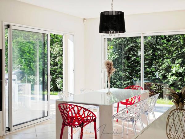 Maison 8 pièces 191m² à vendre à Échenevex 01170 À VENDRE – ÉCHENEVEX – MAISON FAMILIALE DE 191 M² DANS UN CADRE CHAMPÊTRE AVEC PISCINE CHAUFFÉE