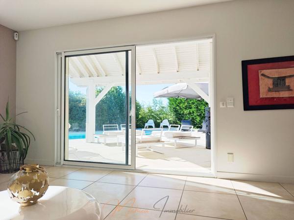 Maison 8 pièces 191m² à vendre à Échenevex 01170 À VENDRE – ÉCHENEVEX – MAISON FAMILIALE DE 191 M² DANS UN CADRE CHAMPÊTRE AVEC PISCINE CHAUFFÉE