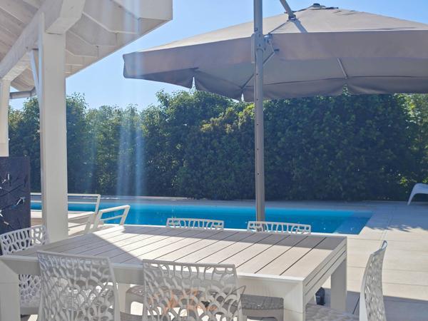 Maison 8 pièces 191m² à vendre à Échenevex 01170 À VENDRE – ÉCHENEVEX – MAISON FAMILIALE DE 191 M² DANS UN CADRE CHAMPÊTRE AVEC PISCINE CHAUFFÉE