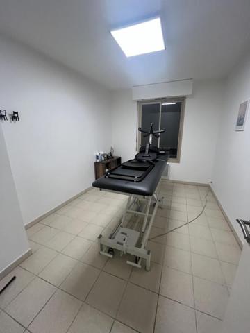 Centre historique Rodez, proche cathédrale, local professionnel situé au 1er étage, 104 m²