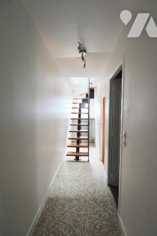 Maison de 3pièces et plus , avec combles aménagées et garage buanderie dans quartier calme