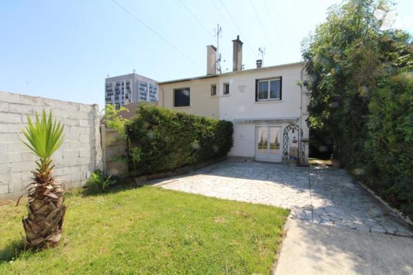 Maison de 3pièces et plus , avec combles aménagées et garage buanderie dans quartier calme