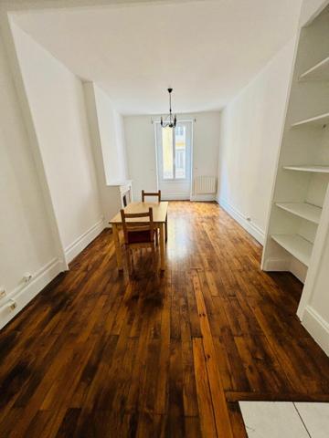 Appartement à louer    2 pièces • 53 m2 Lyon 7