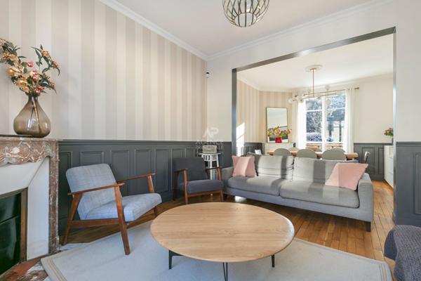 Versailles Montreuil Maison 7 pièces 167m² au sol sur parcelle de 300 m² environ avec garage €1 345 000 ** - Référence 26628