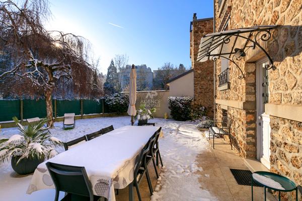 Versailles Montreuil Maison 7 pièces 167m² au sol sur parcelle de 300 m² environ avec garage €1 345 000 ** - Référence 26628