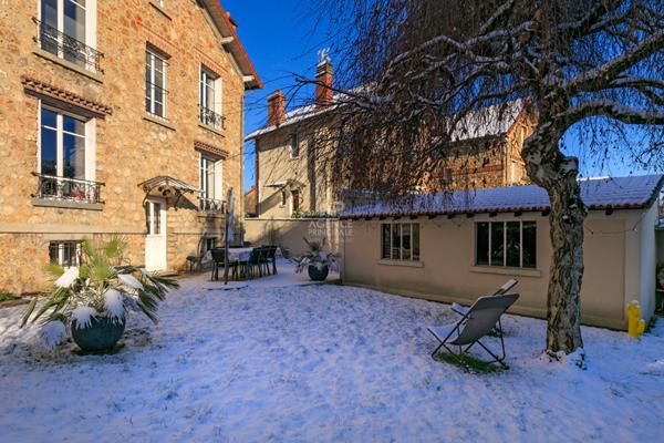 Versailles Montreuil Maison 7 pièces 167m² au sol sur parcelle de 300 m² environ avec garage €1 345 000 ** - Référence 26628