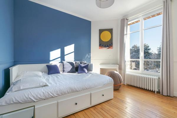 Versailles Montreuil Maison 7 pièces 167m² au sol sur parcelle de 300 m² environ avec garage €1 345 000 ** - Référence 26628