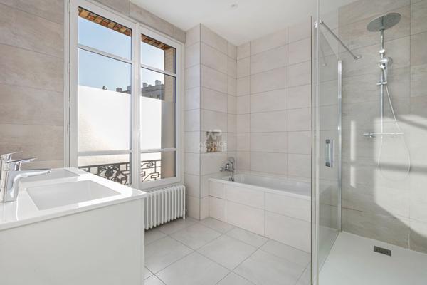 Versailles Montreuil Maison 7 pièces 167m² au sol sur parcelle de 300 m² environ avec garage €1 345 000 ** - Référence 26628