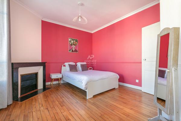 Versailles Montreuil Maison 7 pièces 167m² au sol sur parcelle de 300 m² environ avec garage €1 345 000 ** - Référence 26628