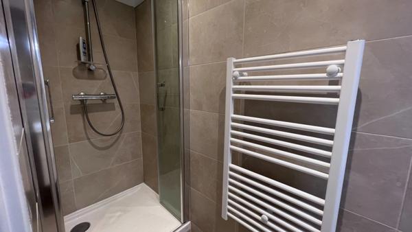 Finistère (29) – À vendre à Quimper Ouest : appartement T5 meublé en colocation de 91,07 m² habitables avec cave.