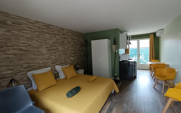 Maison à vendre    14 pièces •  Labastide-de-Virac