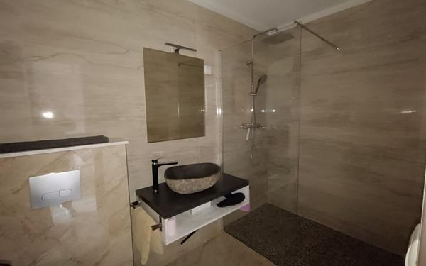 Maison à vendre    14 pièces •  Labastide-de-Virac