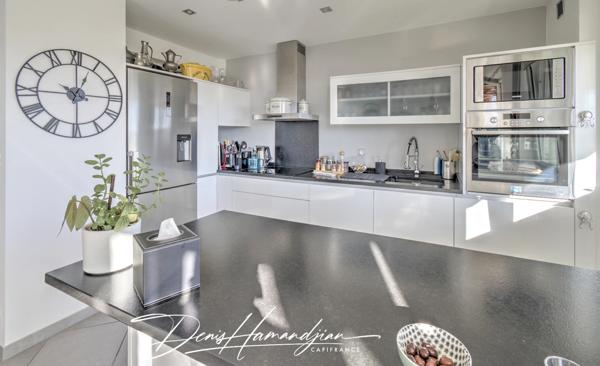 Dpt Rhône (69), Fontaines-sur-Saône – Appartement T4 de 73 m² avec balcon, 2 Chambres - Sans vis-à-vis, au 4ᵉ étage.