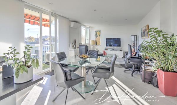 Dpt Rhône (69), Fontaines-sur-Saône – Appartement T4 de 73 m² avec balcon, 2 Chambres - Sans vis-à-vis, au 4ᵉ étage.