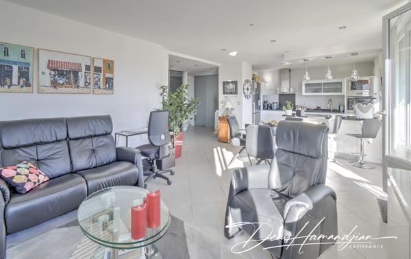 Dpt Rhône (69), Fontaines-sur-Saône – Appartement T4 de 73 m² avec balcon, 2 Chambres - Sans vis-à-vis, au 4ᵉ étage.
