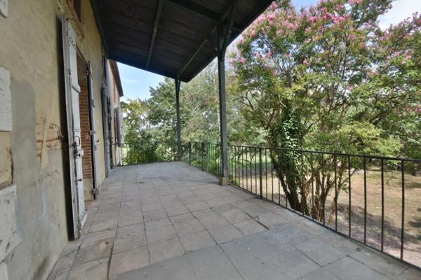 Dpt Lot et Garonne (47), à vendre DAMAZAN corps de ferme en pierres 275m2 maison, grange, maison de palefrenier