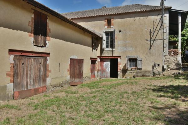 Dpt Lot et Garonne (47), à vendre DAMAZAN corps de ferme en pierres 275m2 maison, grange, maison de palefrenier