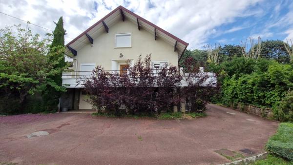 avec une vue des Alpes à Lyon, à vendre maison d'environ 223 m2 sur un terrain de 892 m2 BEYNOST (01)