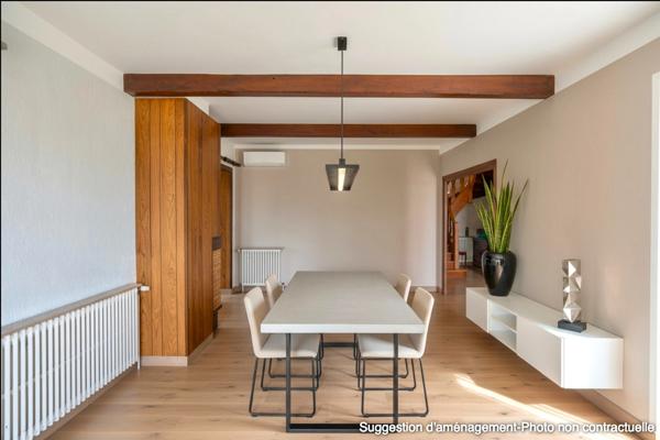 avec une vue des Alpes à Lyon, à vendre maison d'environ 223 m2 sur un terrain de 892 m2 BEYNOST (01)