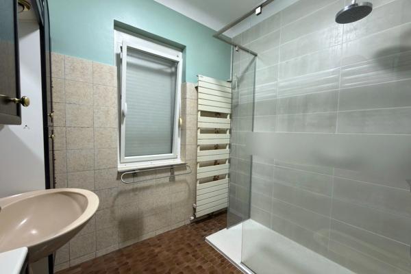 avec une vue des Alpes à Lyon, à vendre maison d'environ 223 m2 sur un terrain de 892 m2 BEYNOST (01)