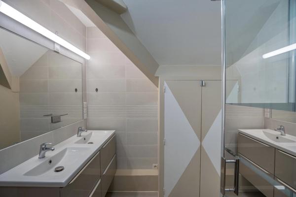 avec une vue des Alpes à Lyon, à vendre maison d'environ 223 m2 sur un terrain de 892 m2 BEYNOST (01)